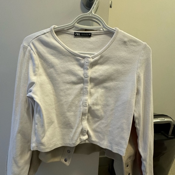 ZARA- White Buttonup Sweater - Picture 1 of 3